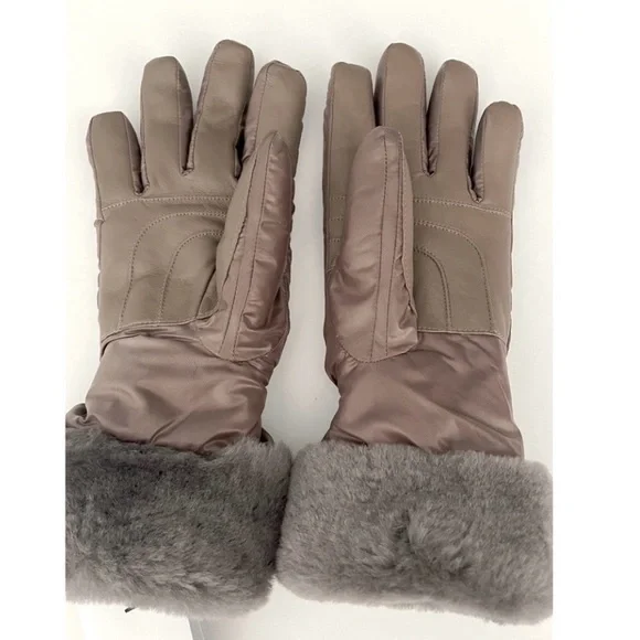 UGG® Fontanne Smart Genuine Shearling Trim
Gloves S/M - Picture 3 of 8
